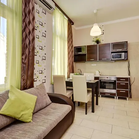 Fashion Street Boutique Apartment
