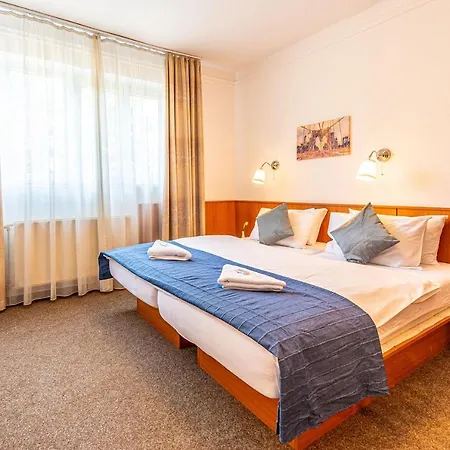 Korona Panzio Frühstückspension 3*