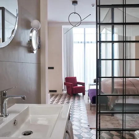 Bagatelle Gardenhouse Hotel *