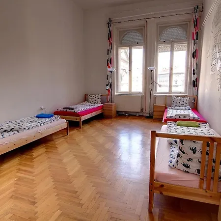 Pal's And * Budapešť