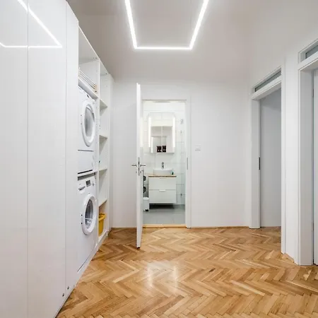 Bpr Stylish Vagabond With Ac Budapest