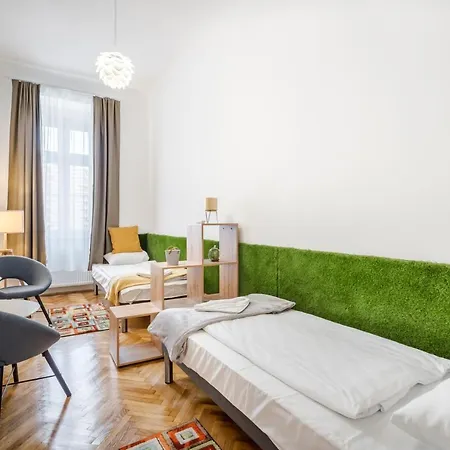 Bpr Stylish Vagabond With Ac * Budapest