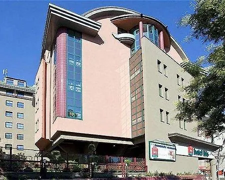 Отель Ibis Heroes Square