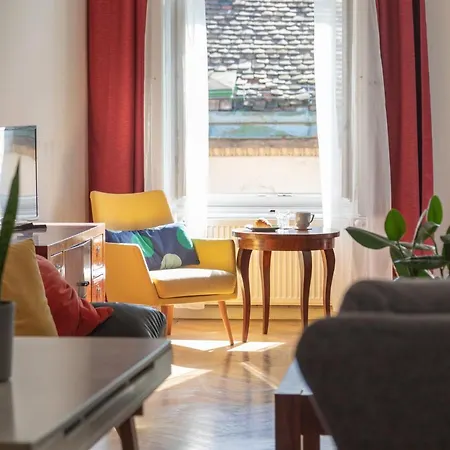 Bright & Spacious Loft With Basilica View Apartment *