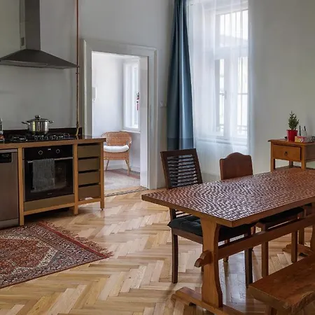 Bright & Spacious Loft With Basilica View Apartment