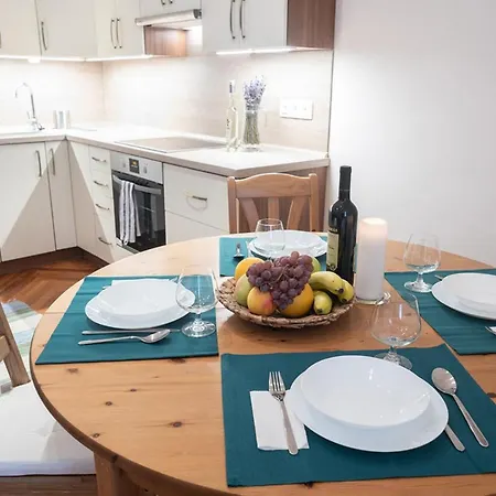 Free Parking - Dob50 Spacious - 2 Separate Bedroom, 5 People, Ac, Wifi * Budapest