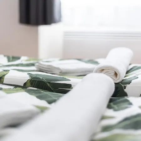 Free Parking - Dob50 Spacious - 2 Separate Bedroom, 5 People, Ac, Wifi Lägenhet