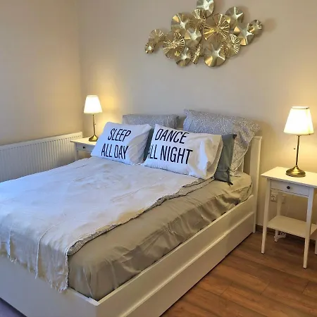 Modern Comfort In Historical Apartamento *