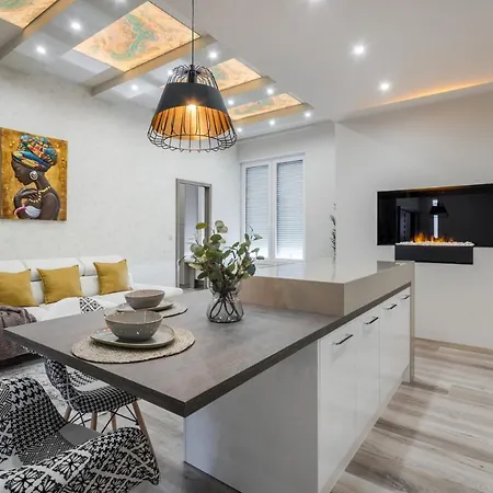 Bpr Splendid Rooftop With A/c Apartment