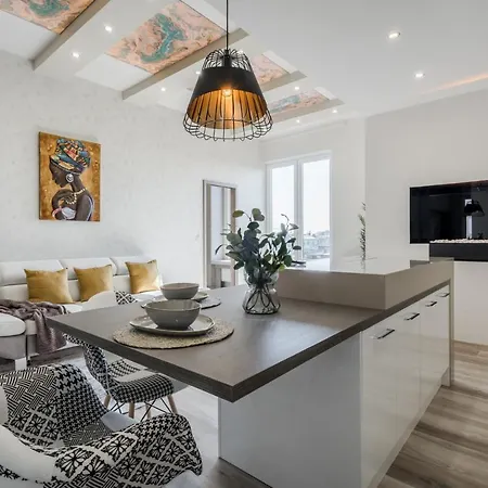 Bpr Splendid Rooftop With A/c Apartment *