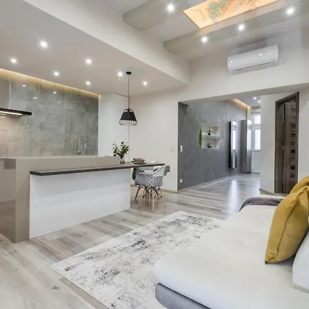 Bpr Splendid Rooftop With A/c Apartment *