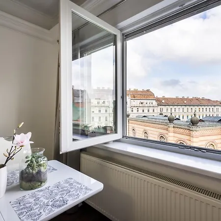 Breathless Panorama Synagogue Elegant Attic Free Parking Reservation Needed * Budapest