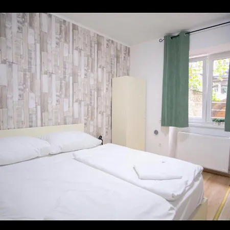 Easy Star Hotel