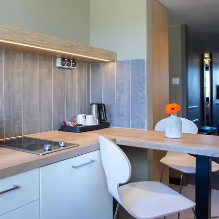 Ibis Castle Hill Отель