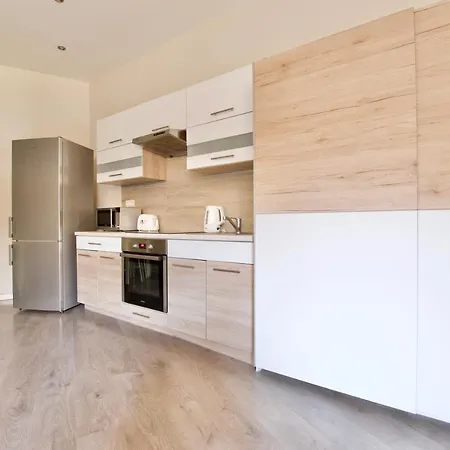 Standard By Hi5 - B25 Budapest