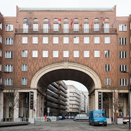 Smart, Stylish In The Heart Of Appartement