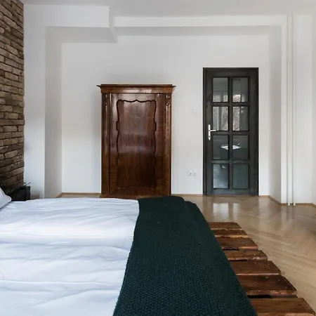 Smart, Stylish In The Heart Of * Budapest