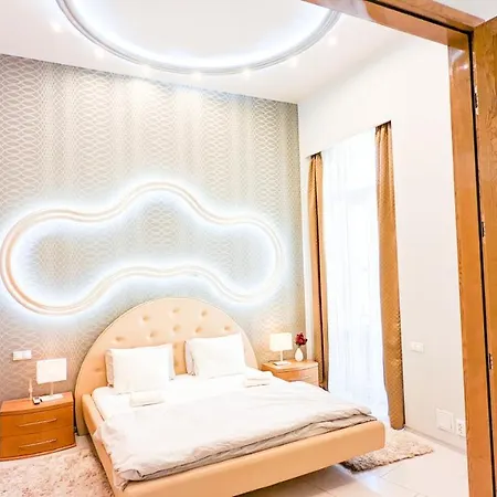 Downtown Designer Apt W Private Spa, Cinema, Balcony, Prime District V * Budapest