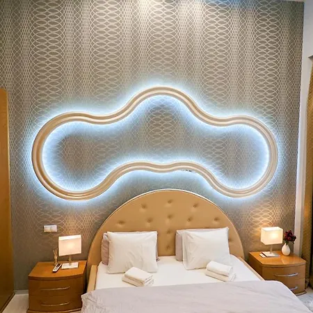 Apartment Downtown Designer Apt W Private Spa, Cinema, Balcony, Prime District V *