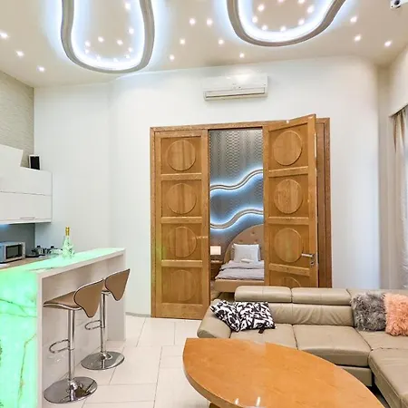 Downtown Designer Apt W Private Spa, Cinema, Balcony, Prime District V Apartment Budapest