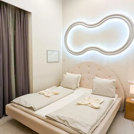 Downtown Designer Apt W Private Spa, Cinema, Balcony, Prime District V * Budapest