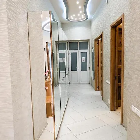 Downtown Designer Apt W Private Spa, Cinema, Balcony, Prime District V Apartment
