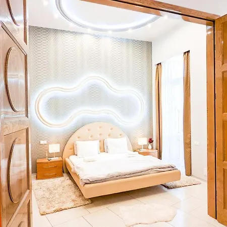 Downtown Designer Apt W Private Spa, Cinema, Balcony, Prime District V * Budapest