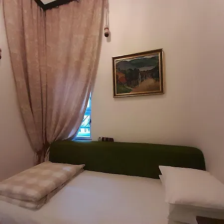 Unique, Floor, Individual *