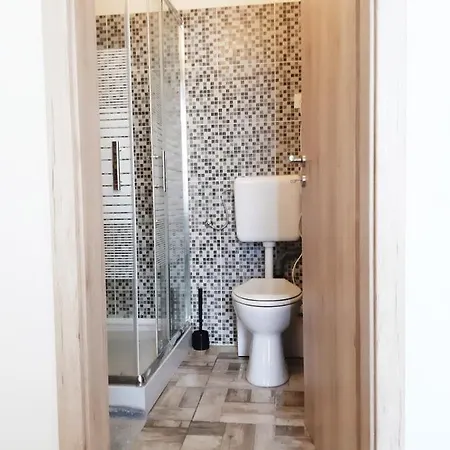 Homestay For Long-term, Budget! Purple Peach Budapest