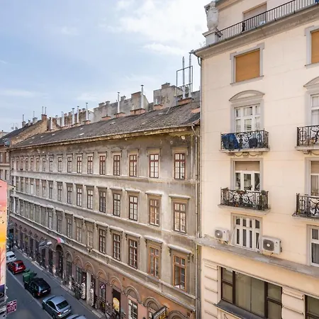 Bpr Lavish In Downtown Apartment