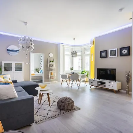 Bpr Lavish In Downtown Apartment *