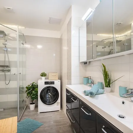 Bpr Lavish In Downtown Apartment *