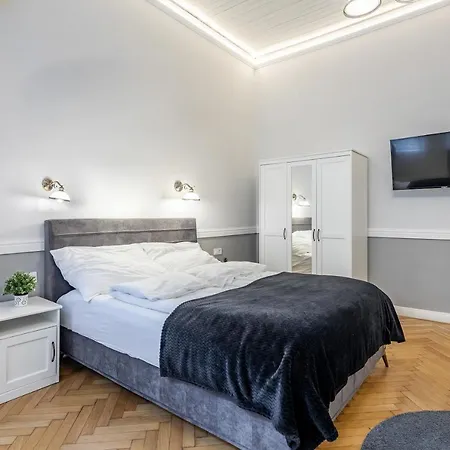 Luxurious At Center Apartman Budapest