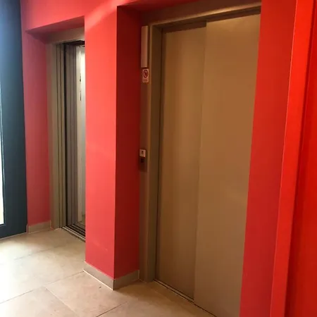 Sweet , 30sqm Studio, Free Private Parking, Mountain View, Balcony, 20 Min From Downtown Apartment *