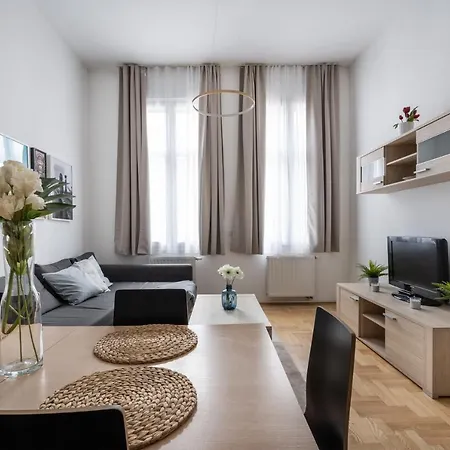Ace Of Spades Gozsdu Apartment Budapest