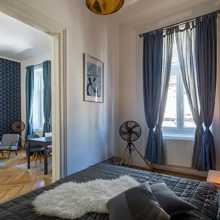 Double Blue In Downtown Apartment Budapest