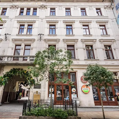 Ace Of Spades Gozsdu Apartment *