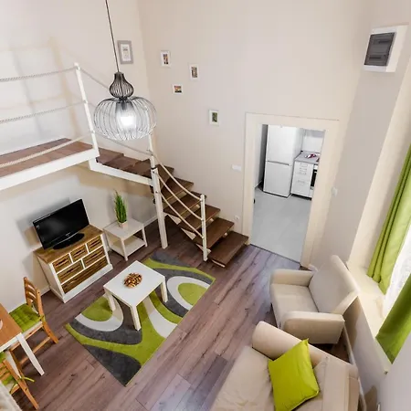 Downtown Greenie Apartment