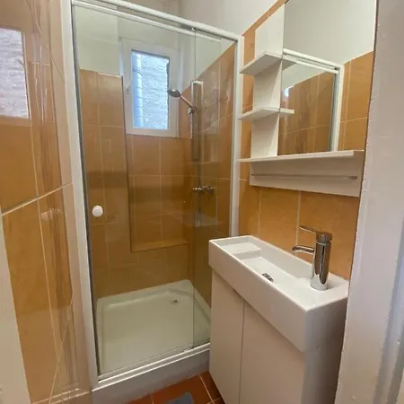 Ac With Free Parking At Acacia St, Center Apartmán