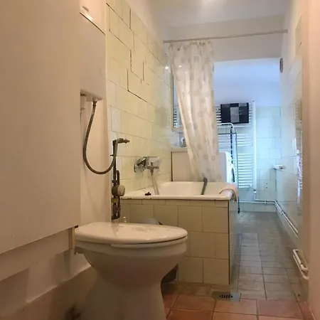 Ac With Free Parking At Acacia St, Center Apartment Budapest
