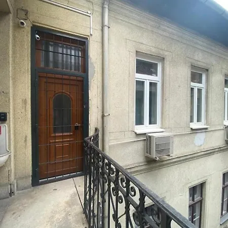 Apartment Ac With Free Parking At Acacia St, Center