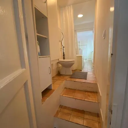 Apartment Ac With Free Parking At Acacia St, Center