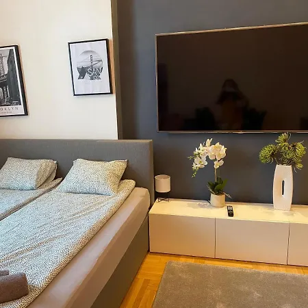 Apartment Stylish By The Vigszinhaz Theater *