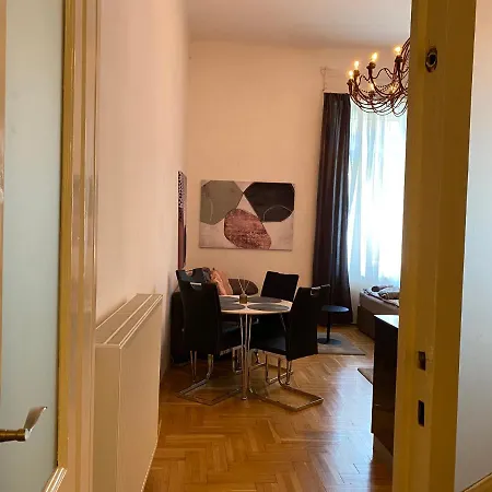 Stylish By The Vigszinhaz Theater * Budapest