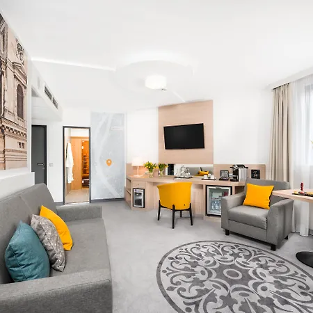 Mercure City Center Hotel 4*