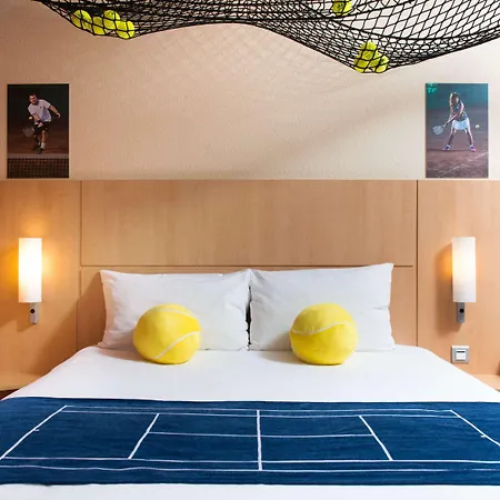 Ibis Heroes Square Отель
