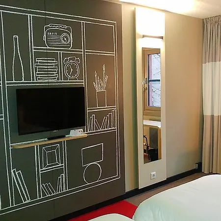 Отель Ibis Heroes Square