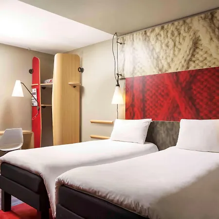 Hotel Ibis Heroes Square