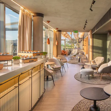 Crowne Plaza By Ihg Hotel 4*