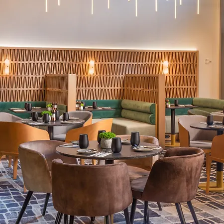 Crowne Plaza By Ihg Hotel